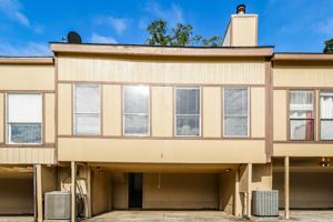 featured image of 2 Lakeway St