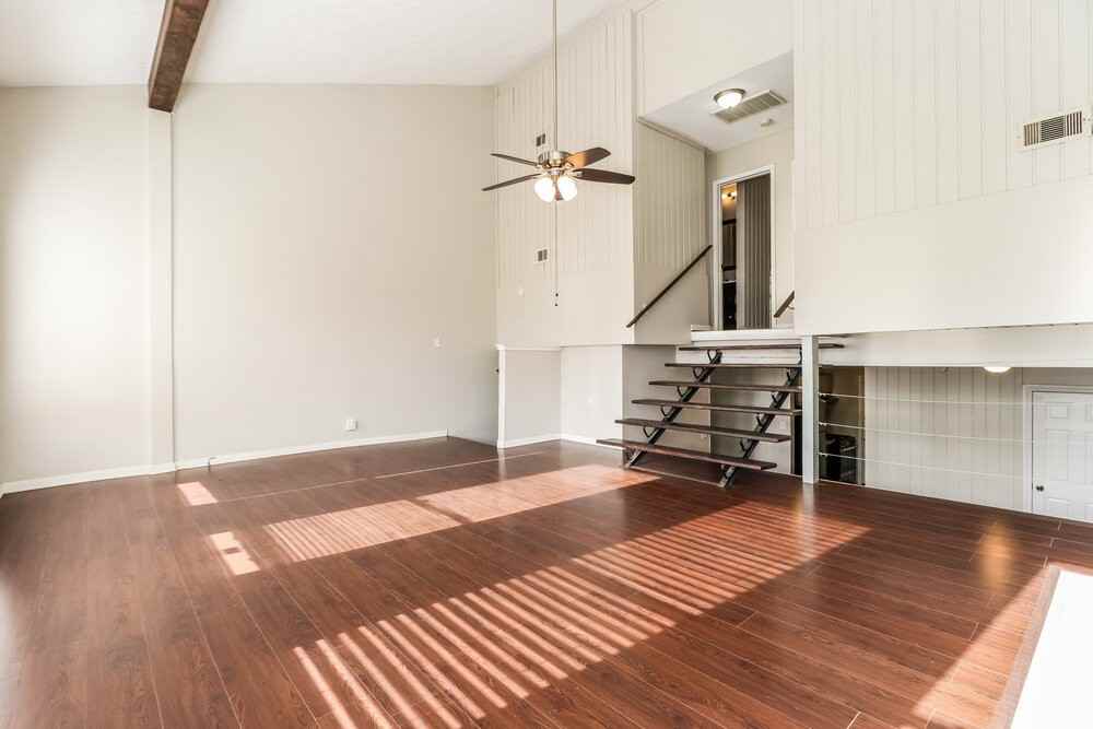 2 Lakeway St - Photo 7 of 16