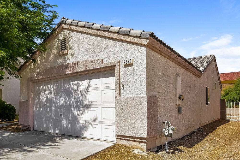 3830 Canary Creek Ave - Photo 3 of 16