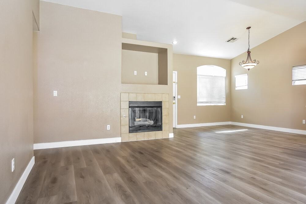 3830 Canary Creek Ave - Photo 4 of 16