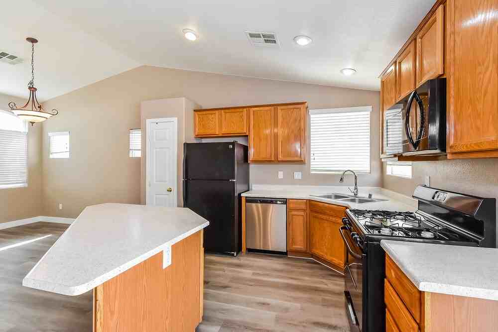 3830 Canary Creek Ave - Photo 7 of 16