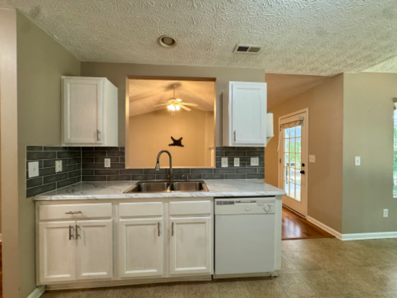 350 Bee Rd - Photo 6 of 20