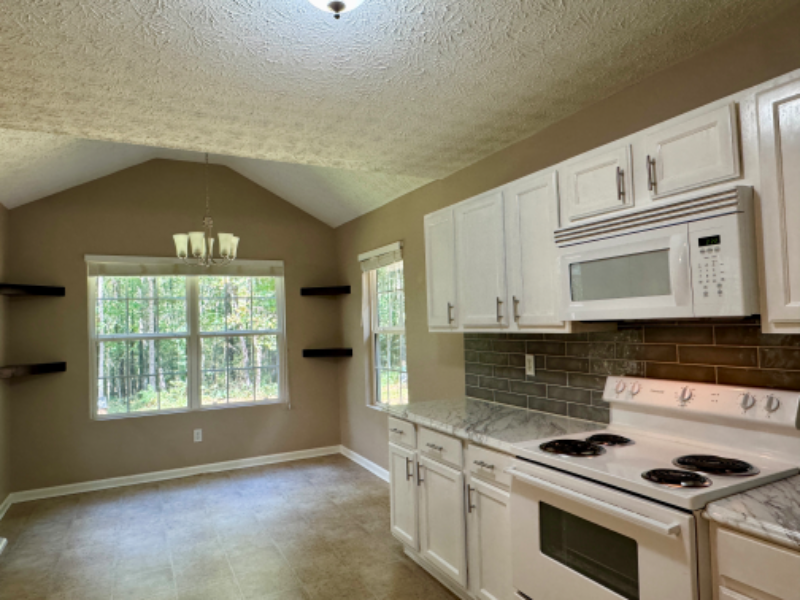 350 Bee Rd - Photo 7 of 20