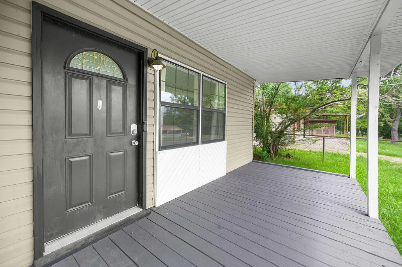 1112 Anderson Drive - Photo 2 of 12