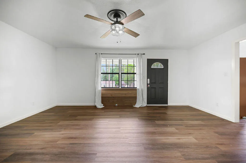 1112 Anderson Drive - Photo 4 of 12