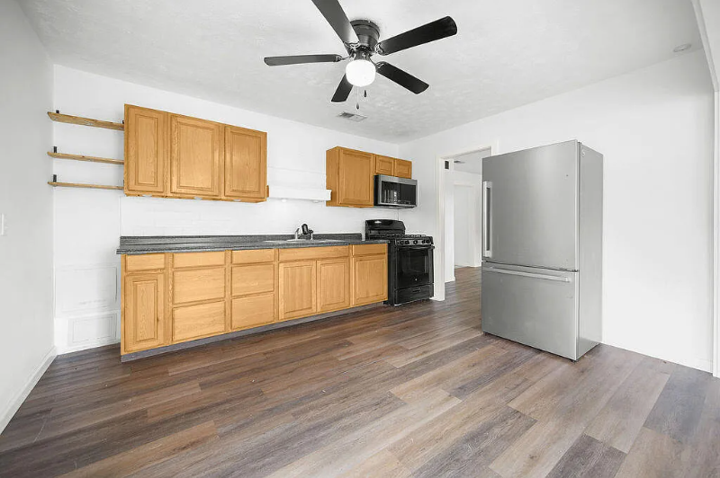 1112 Anderson Drive - Photo 5 of 12