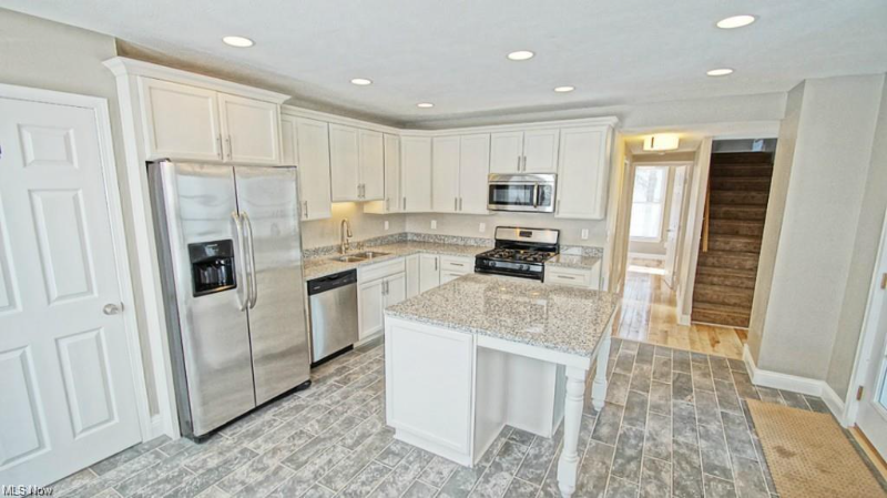 196 Vincent St #A - Photo 4 of 15