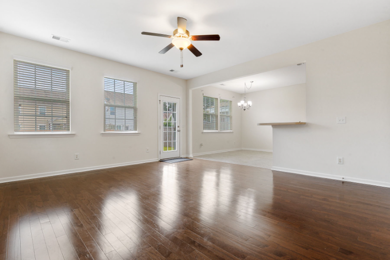 9814 Lone Cypress Ln - Photo 4 of 20