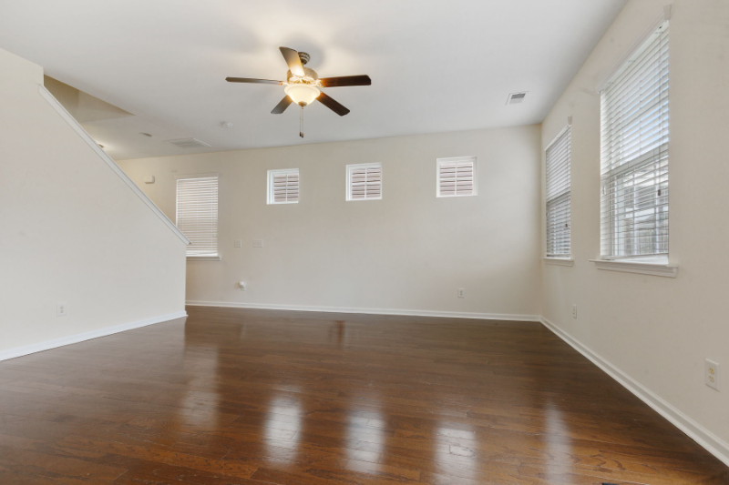 9814 Lone Cypress Ln - Photo 5 of 20