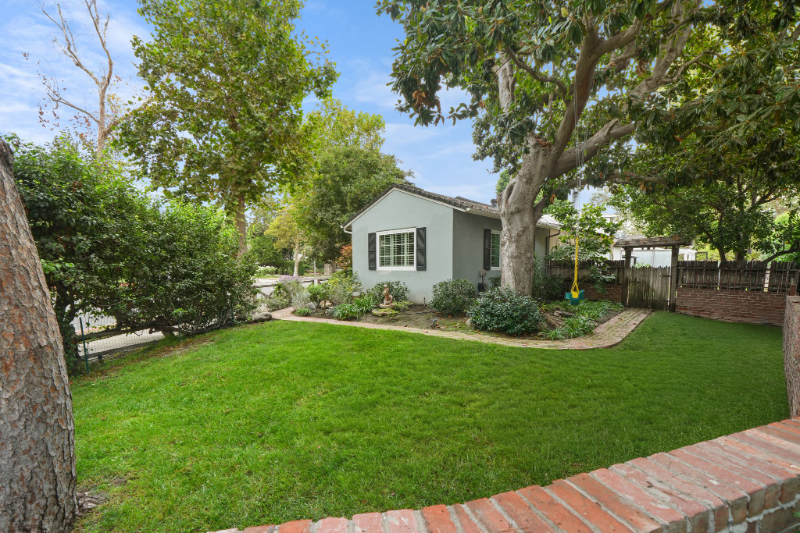 1526 W Morningside Dr - Photo 2 of 20