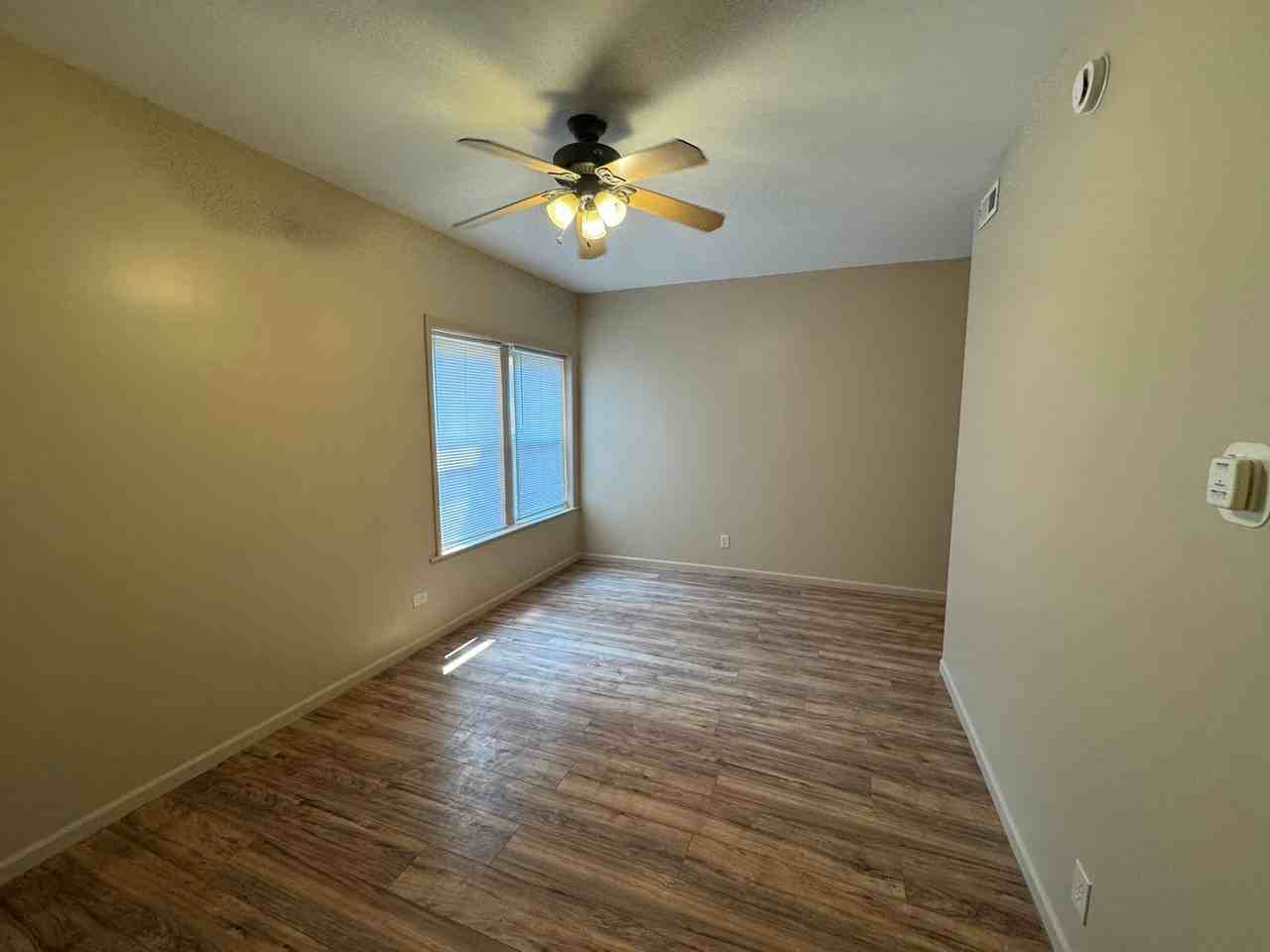 10212 King - Photo 2 of 22
