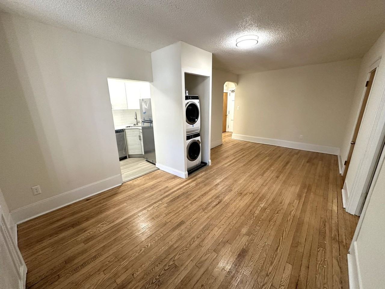 2809 W Queen Ln - Photo 7 of 50