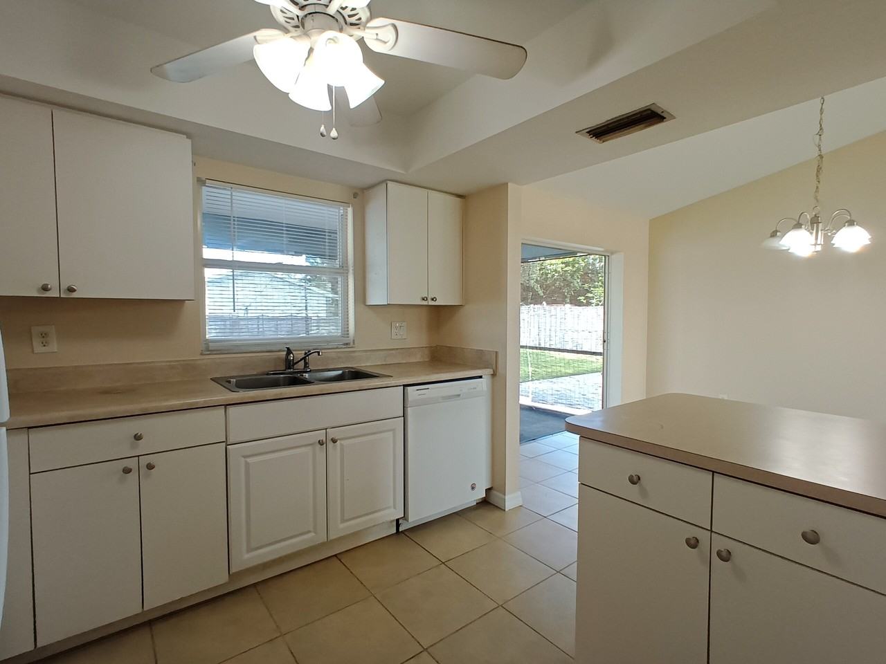 1138 Southeast 19th Lane #NA - Photo 6 of 18