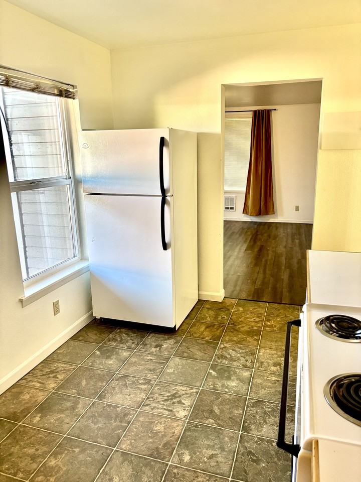 1007 W Main St #1 - Photo 3 of 15