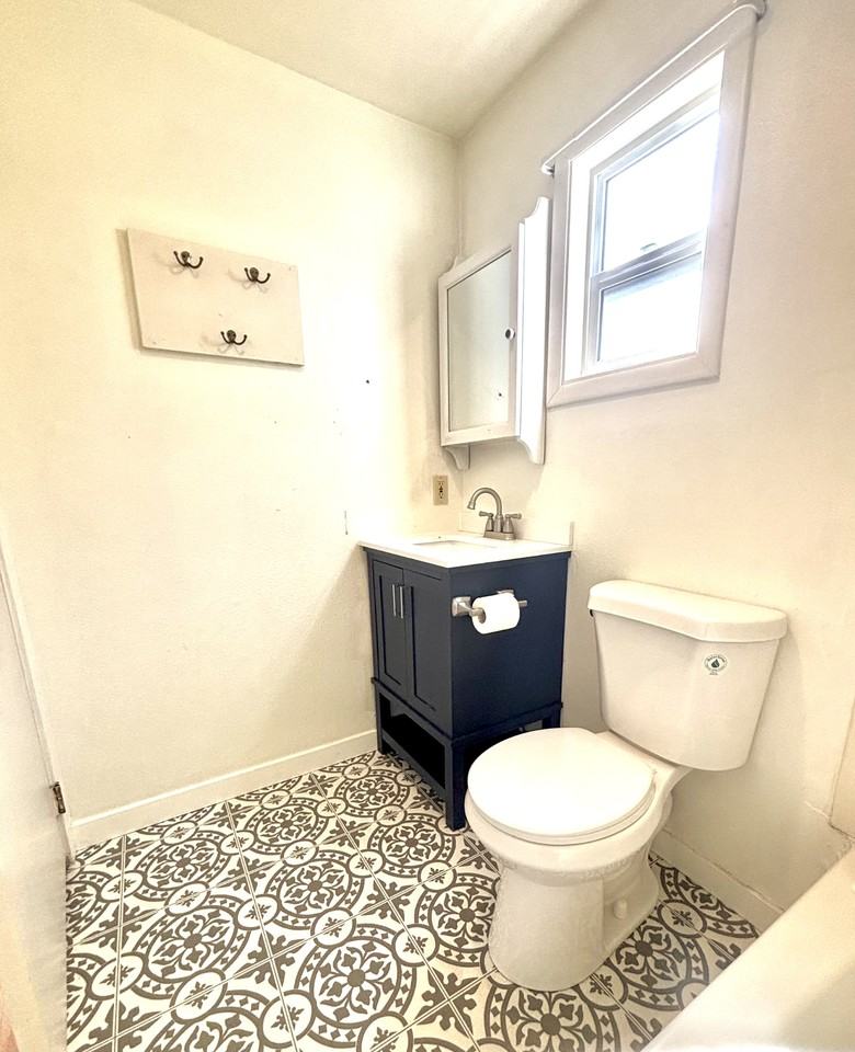 1007 W Main St #1 - Photo 7 of 15