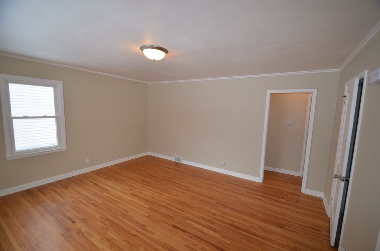 1166 Flandrau St - Photo 3 of 16