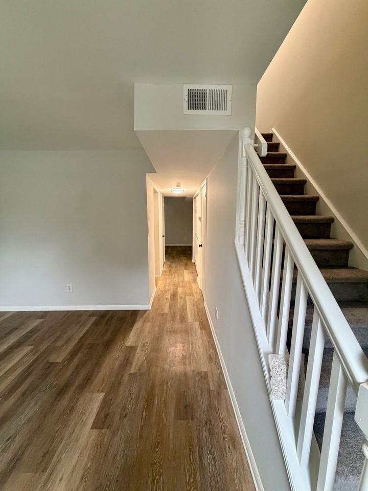 10 Sunny Bnd - Photo 3 of 19