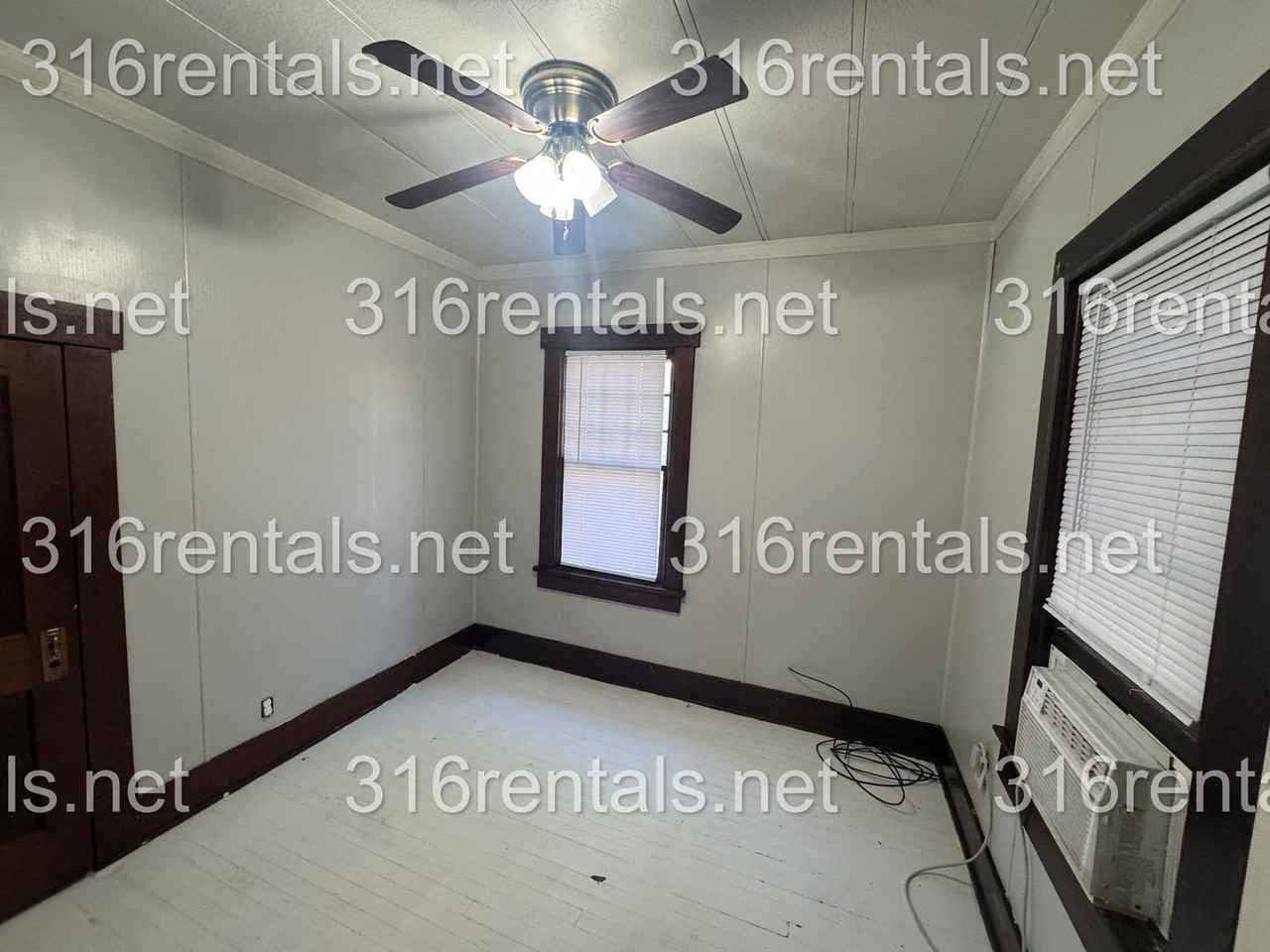 317 Sw 3rd St - Photo 2 of 6