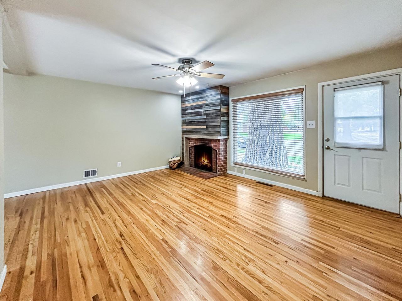 6325 East Minnesota Drive - Photo 5 of 32