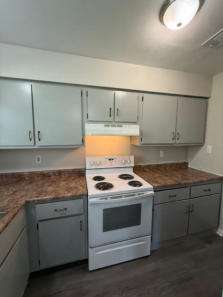 4713 Lakeside Dr - Photo 5 of 15