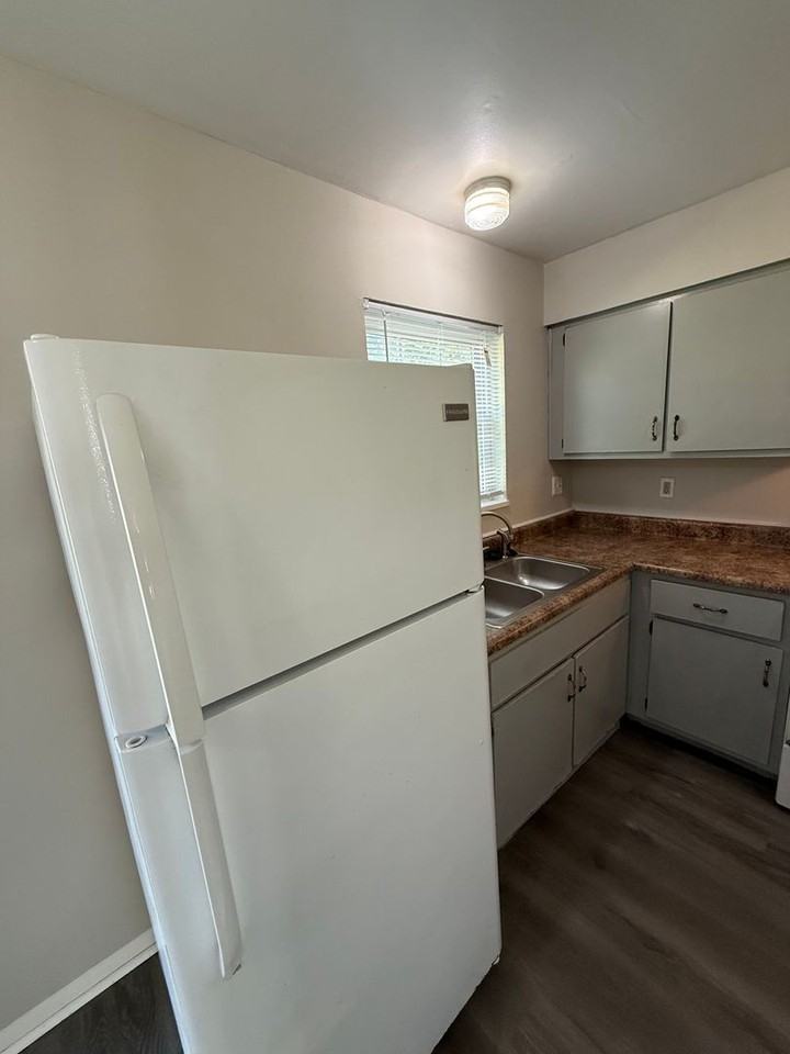 4713 Lakeside Dr - Photo 6 of 15