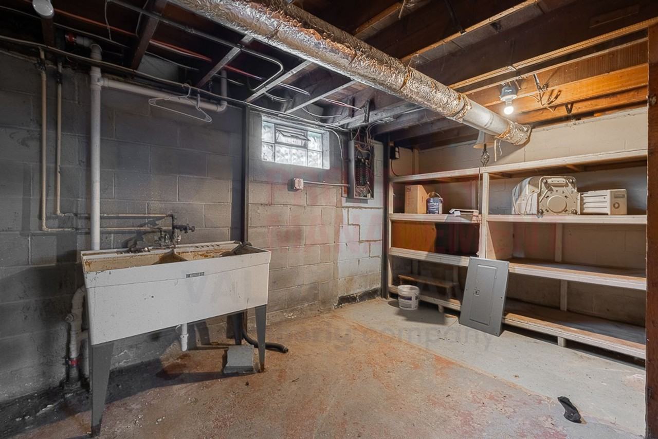 1401 Missouri Avenue - Photo 3 of 20