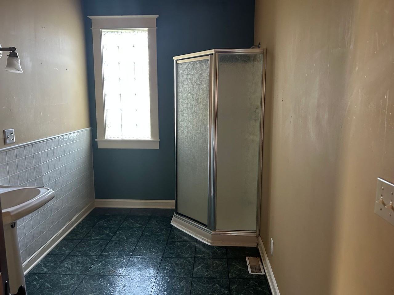 12083 Hall Ave - Photo 2 of 17