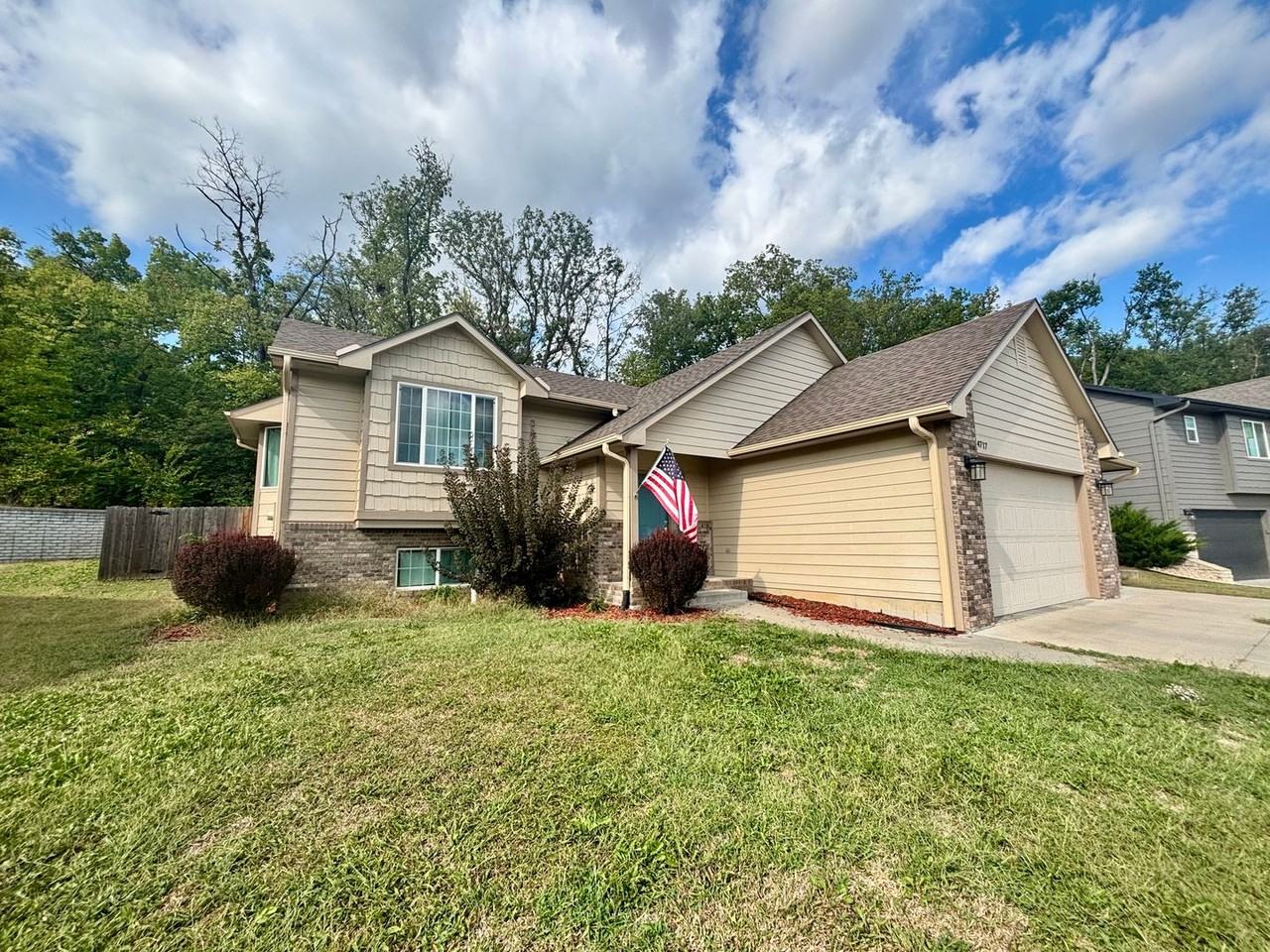 4717 Plumthicket Dr - Photo 2 of 26