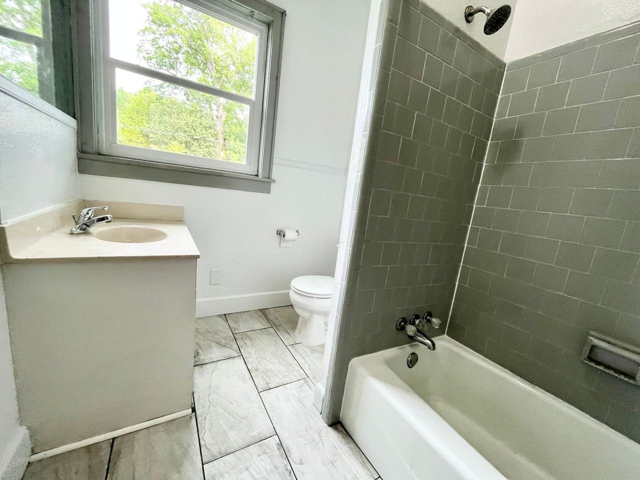 1202 Carolina Avenue - Photo 4 of 23