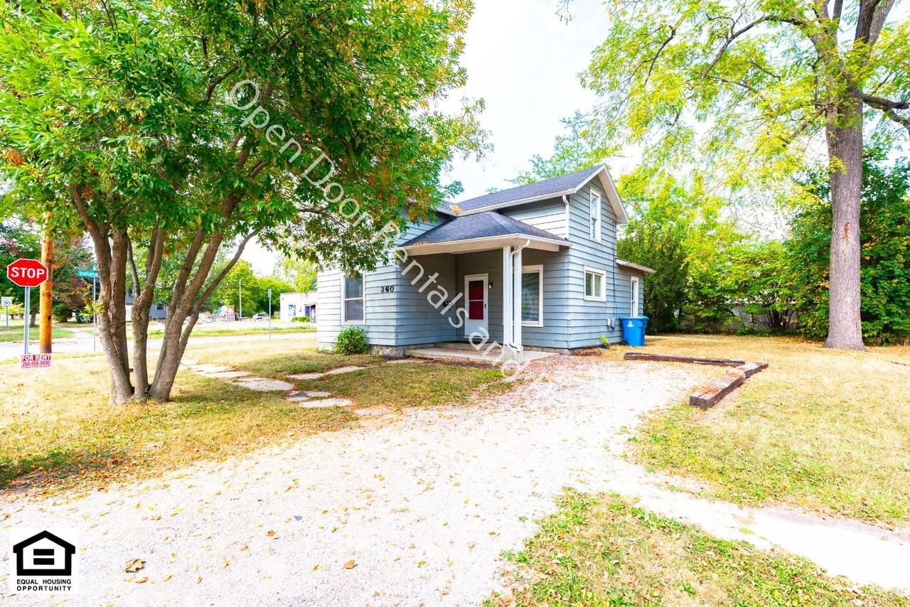 360 W 9th St - Photo 2 of 26