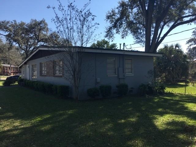 1901 Crabapple Dr - Photo 2 of 9