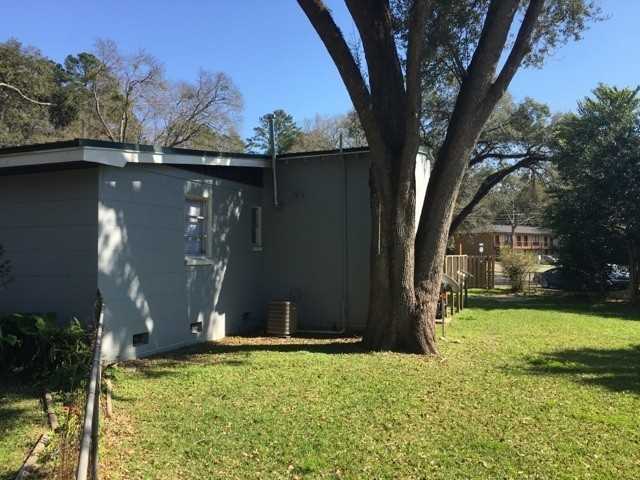 1901 Crabapple Dr - Photo 3 of 9