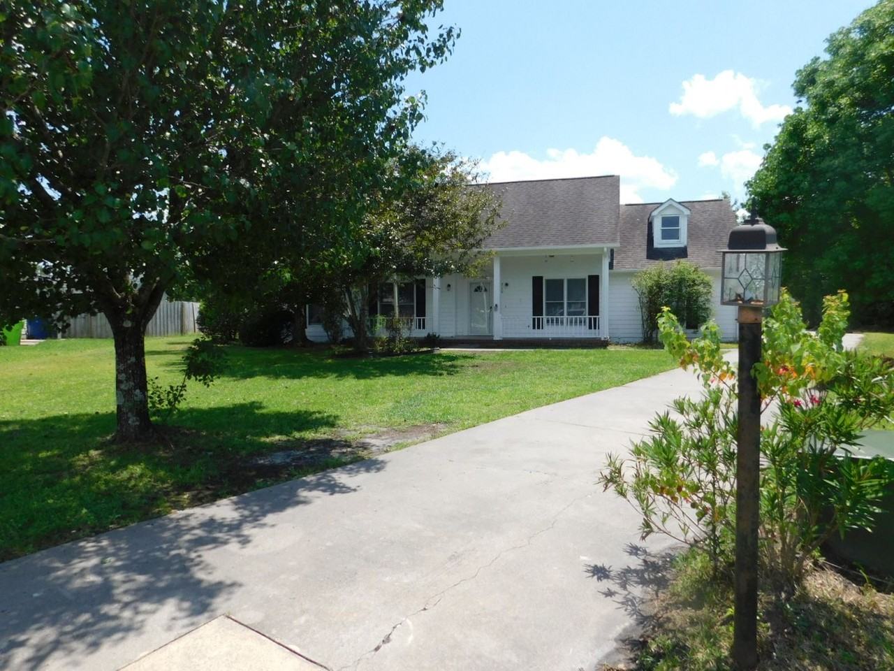 210 Cindy Ln - Photo 2 of 30