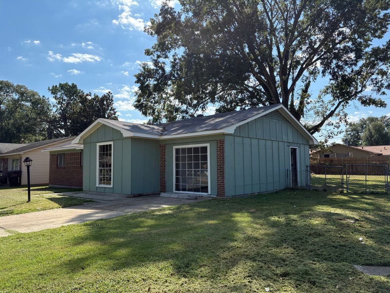 3621 Red Bud Ln - Photo 2 of 20