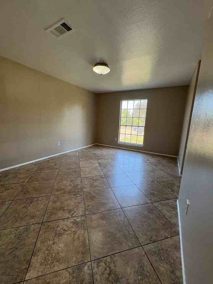 3621 Red Bud Ln - Photo 4 of 20