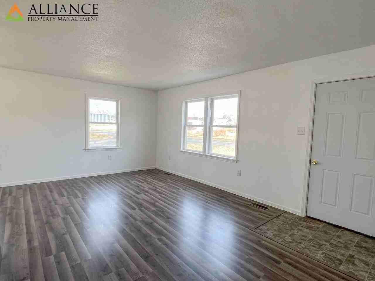 308A Pine St - Photo 2 of 12