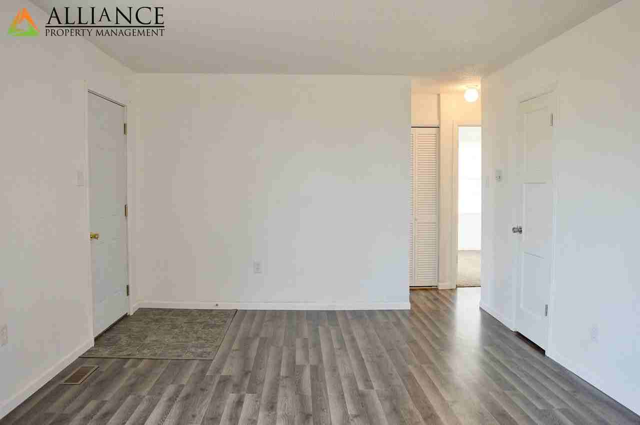 308A Pine St - Photo 4 of 12