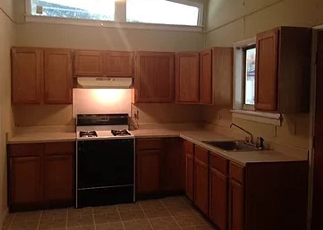 1325 Woody Dr - Photo 2 of 6