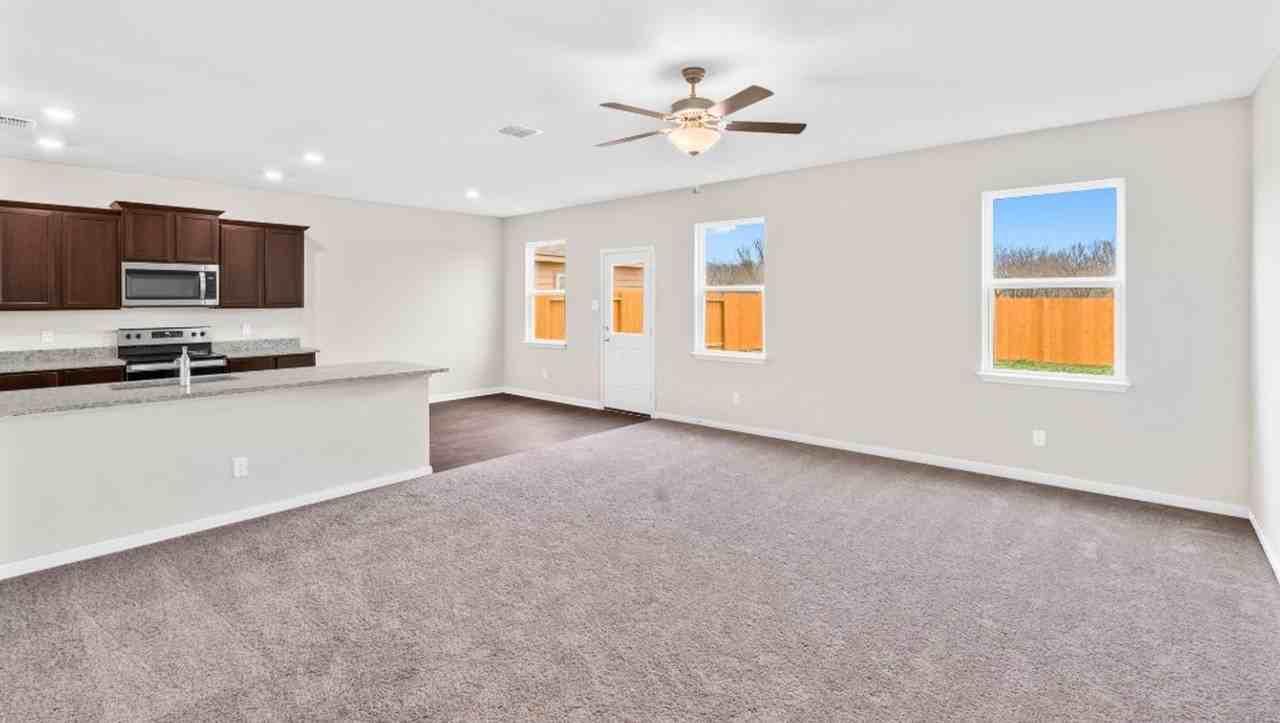 719 Wonderland Trl - Photo 3 of 23