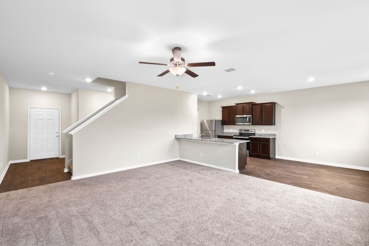 719 Wonderland Trl - Photo 4 of 23