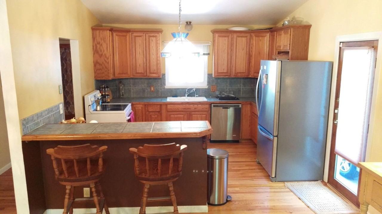 2527 Delwood Ave - Photo 3 of 11