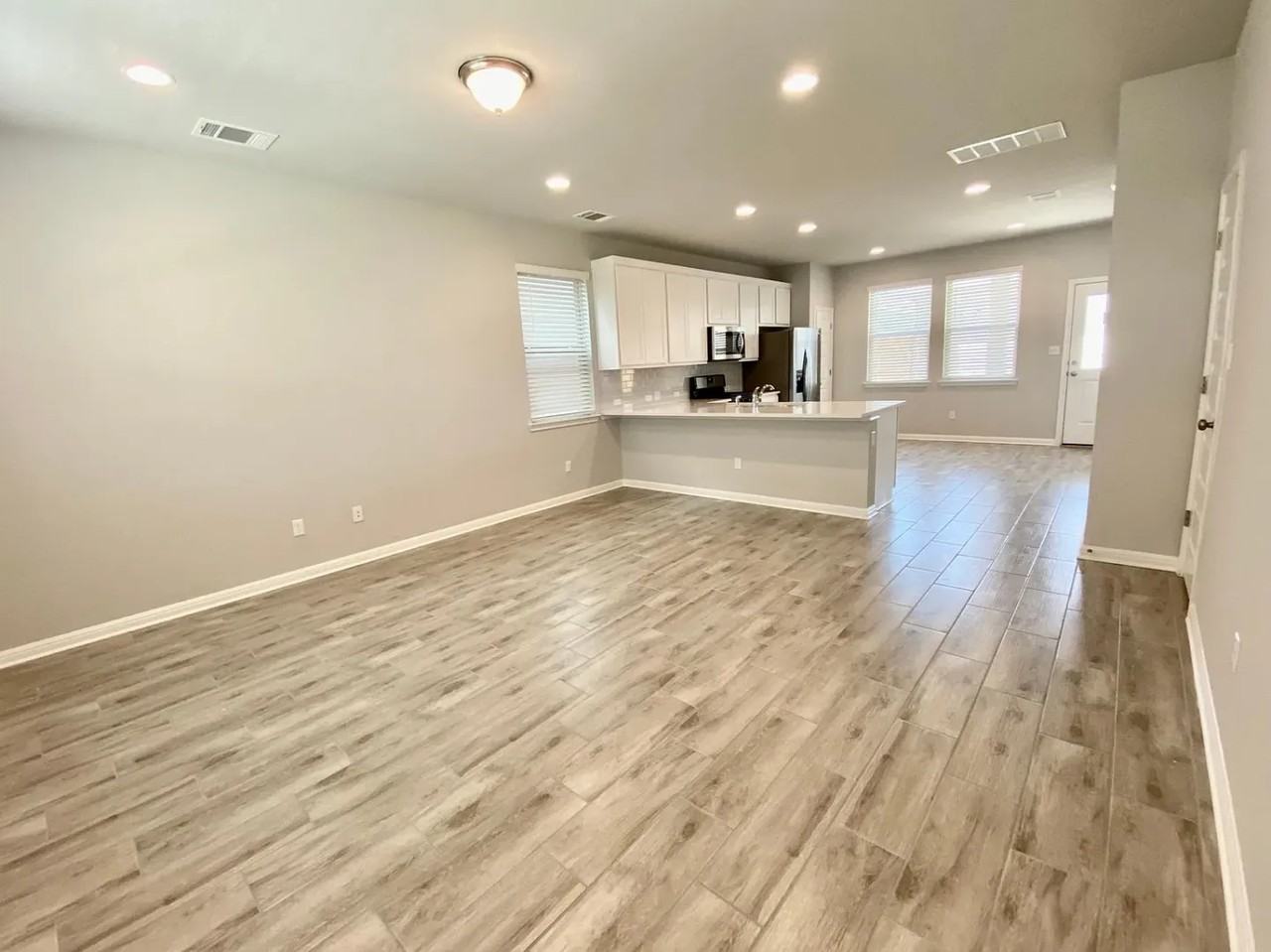 2032 Arendale Dr - Photo 3 of 26