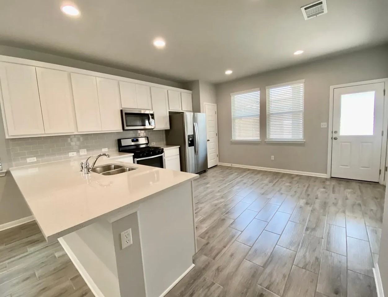 2032 Arendale Dr - Photo 4 of 26