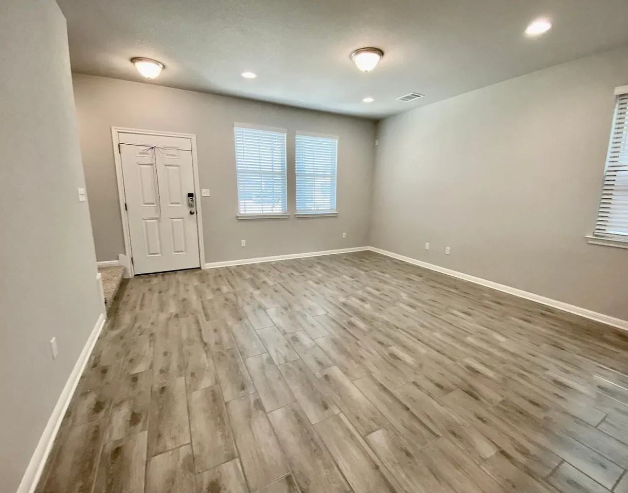 2032 Arendale Dr - Photo 5 of 26