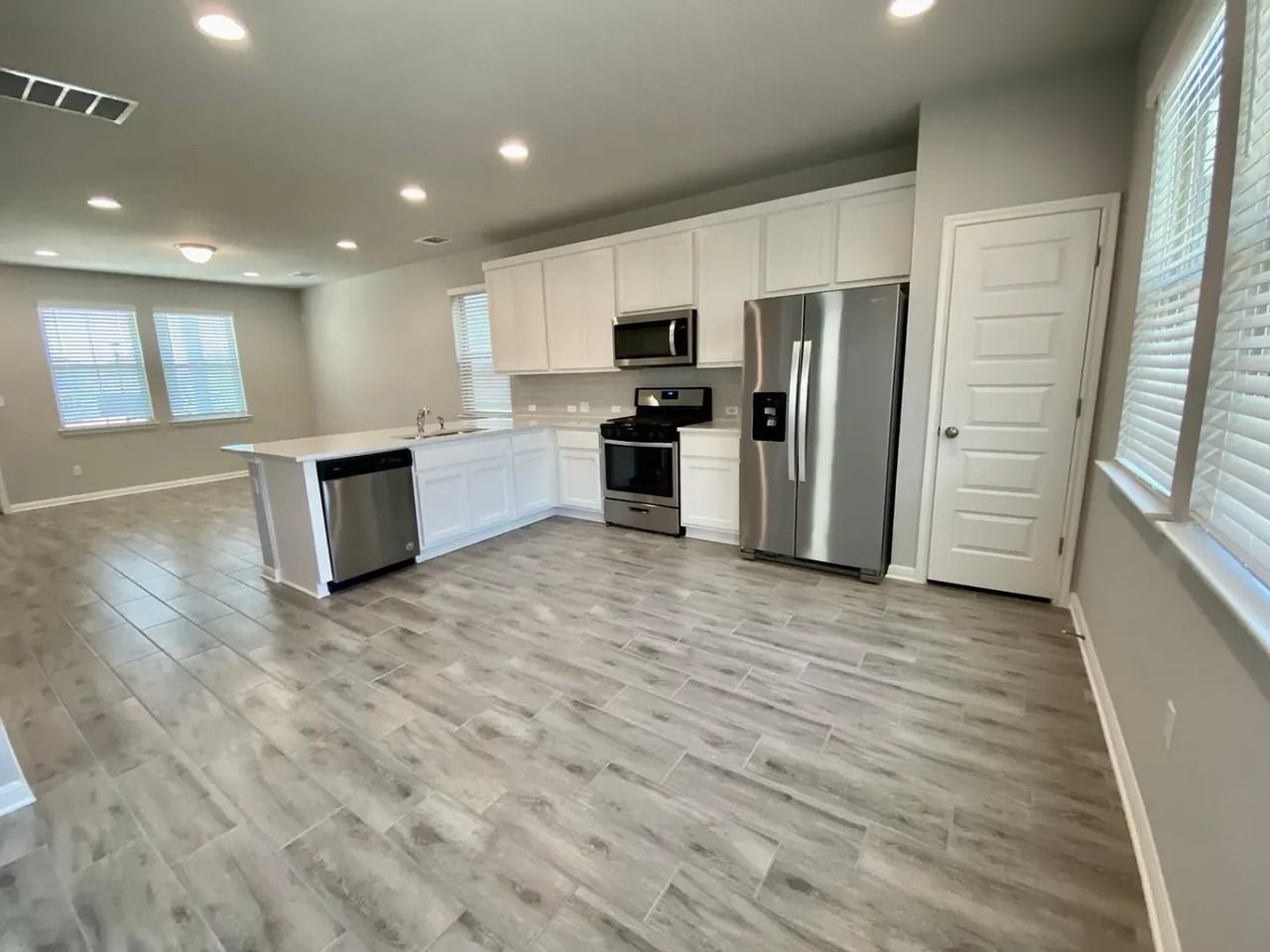 2032 Arendale Dr - Photo 6 of 26