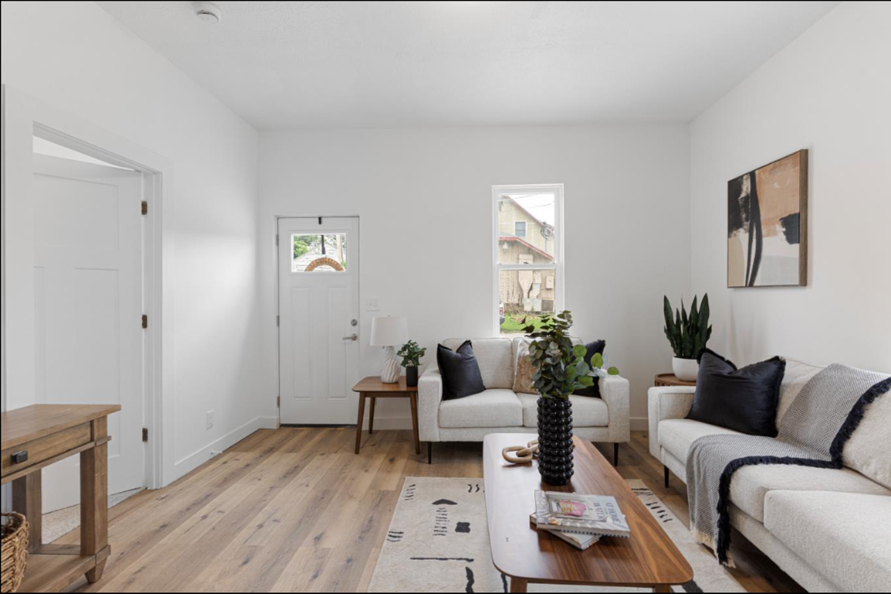104 E Florence St - Photo 5 of 18