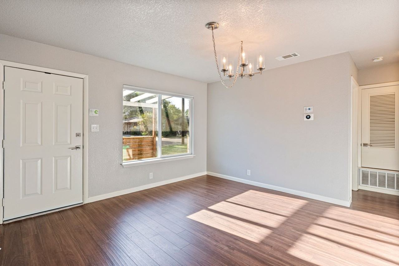 5708 Blythewood Dr - Photo 3 of 18