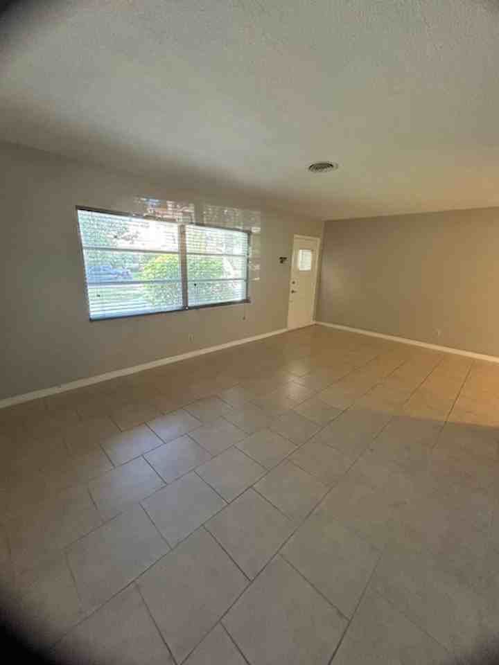 1243 Jungle Ave N - Photo 3 of 20