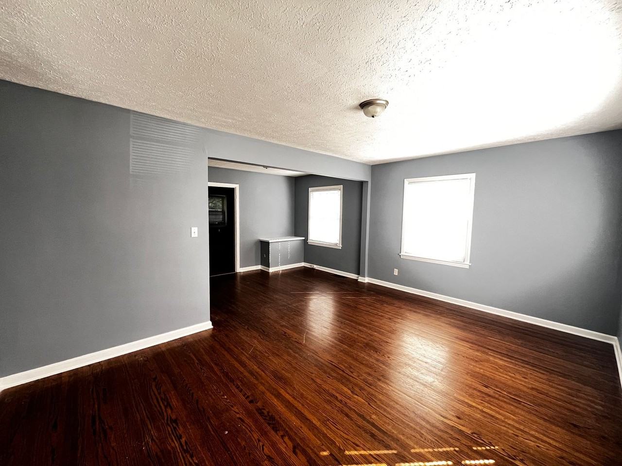 1915 Garrs Ln - Photo 2 of 24