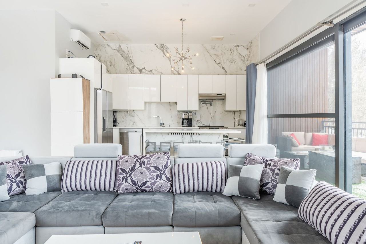 150 150 Valleys End Road - Photo 2 of 28